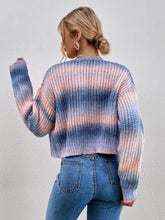 Kurzer Pullover mit Farbverlauf